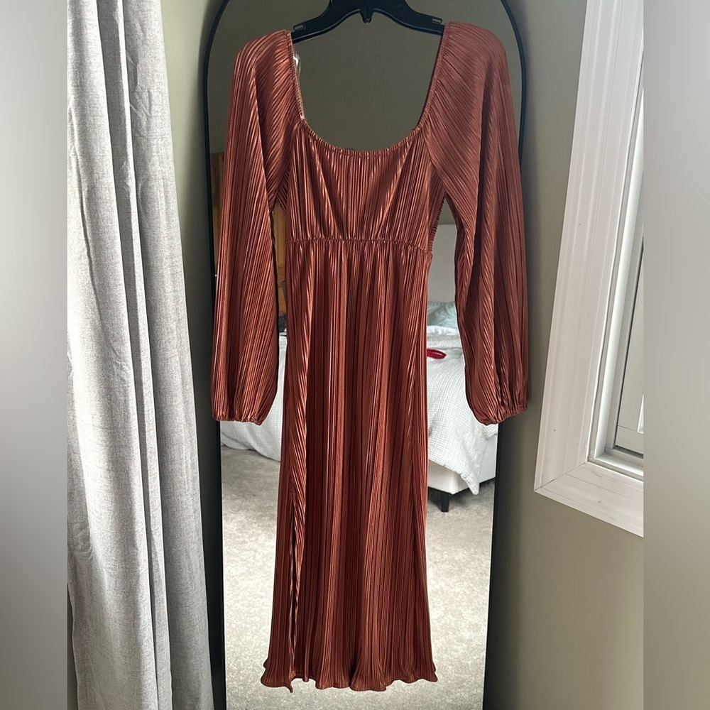 NWT, LUSH Rust Pleated Long Sleeve Midi Dress Sweetheart Neckline Size XS - Picture 4 of 4